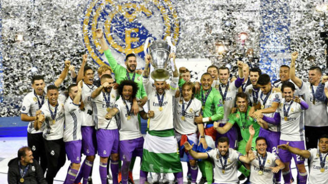 两队在锋线 两队在锋线